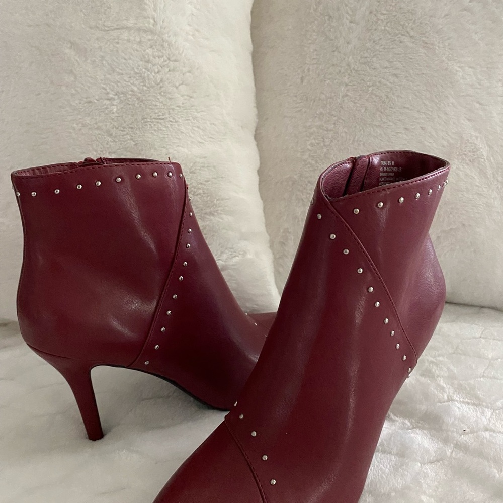Burgundy booties perfect for a Jean and T-shirt date night